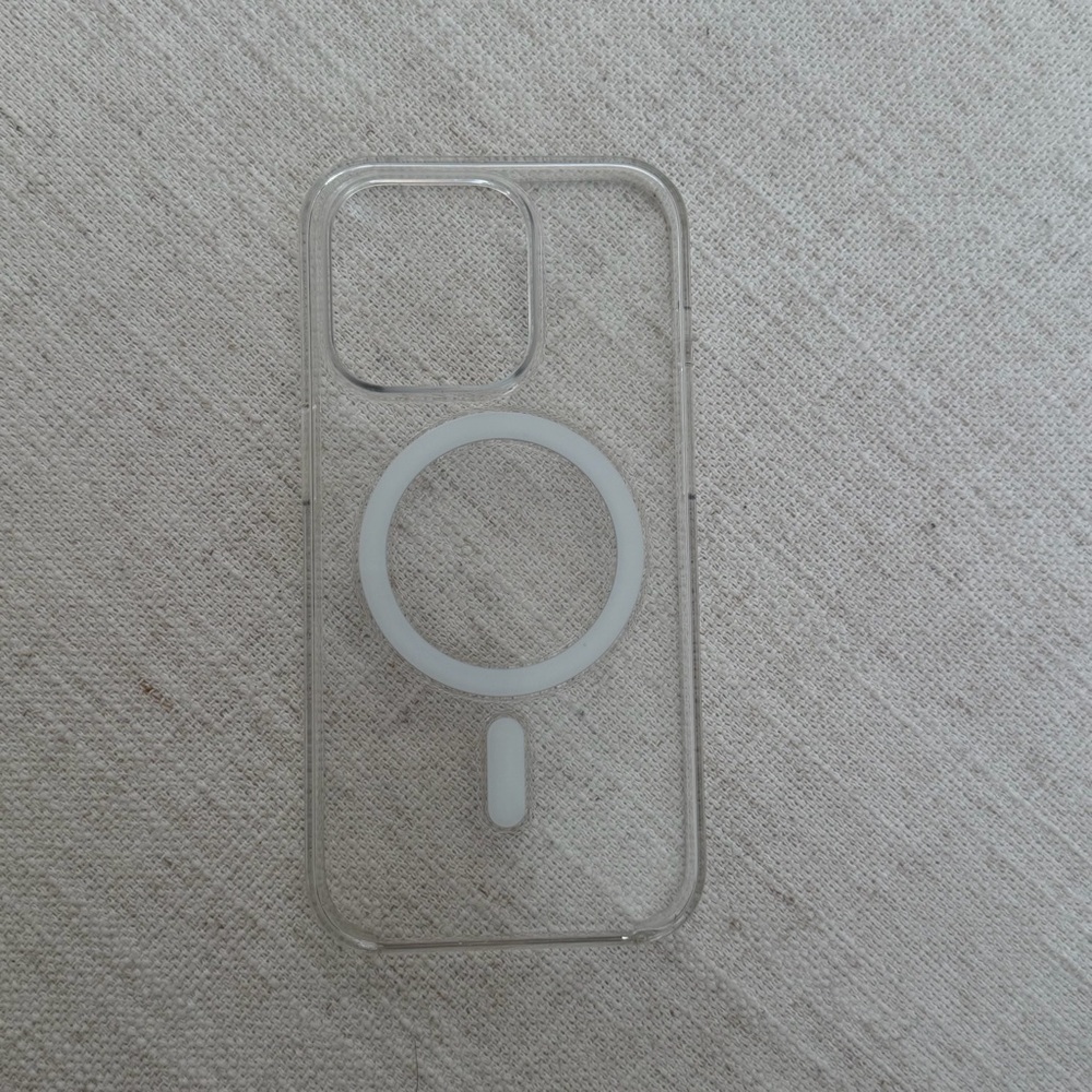 Apple Clear MagSafe Phone Case